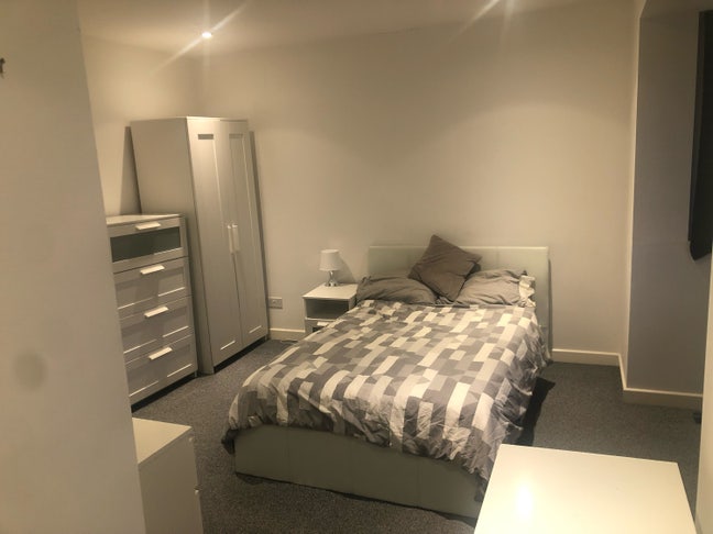 Cosy Double en-suite room  Main Photo