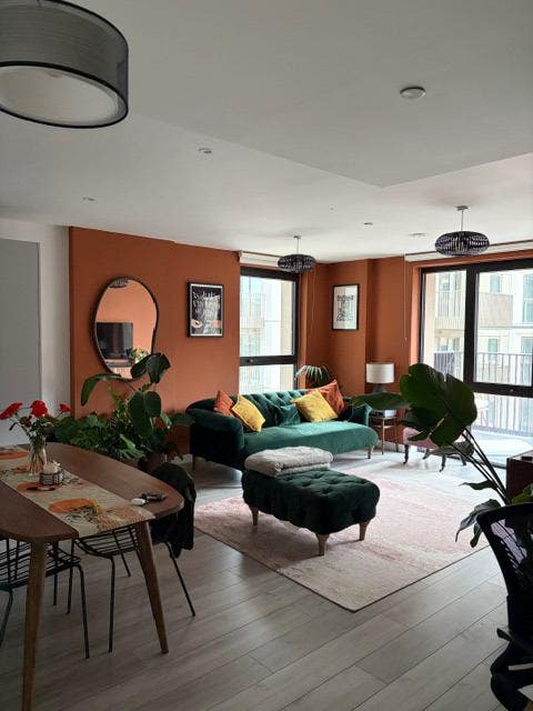 Modern Double Bedroom available Main Photo