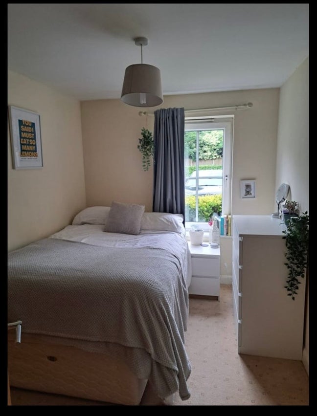 Double room available in a 2 bed flat  Main Photo