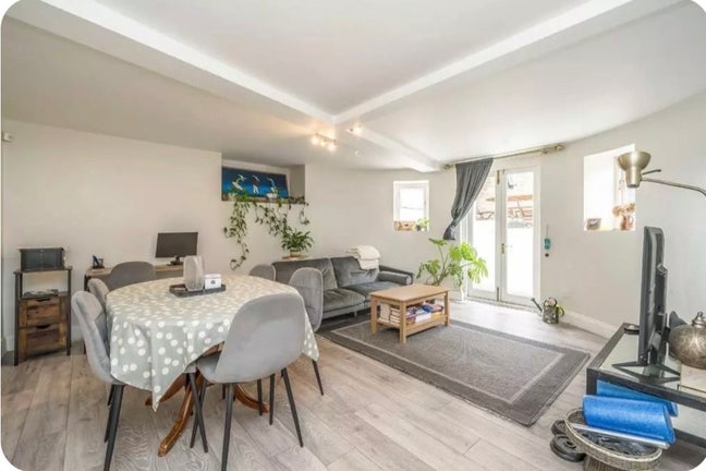 Double room available in Clapham Main Photo