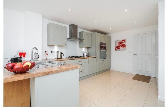 Double room in 3/4 bed in Botley :) Main Photo