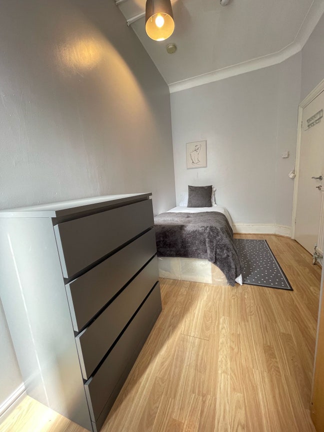 🛏️ Single  Room to Let in - Clapton Main Photo