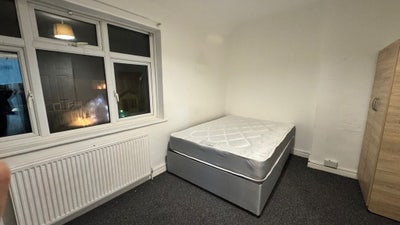 Nearby to Chadwell Heath Station  Main Photo