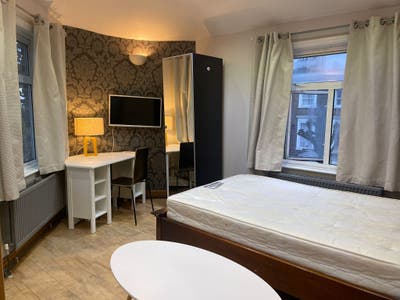 Very Good Size Rooms Close to Kings Cross  Main Photo