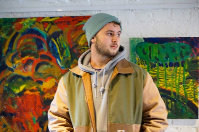 Artist looking for a nice house  Main Photo