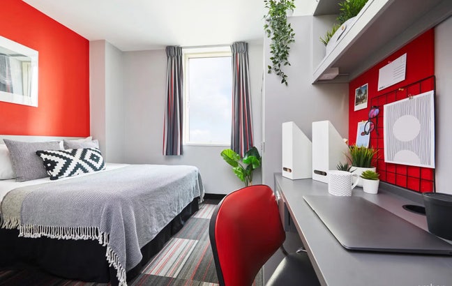 Corporation Village - Ensuite Room Available  Main Photo