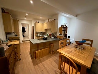 Spacious room in newly renovated house Main Photo