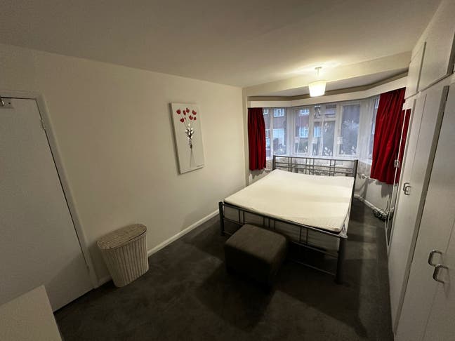 Large double room for rent Main Photo