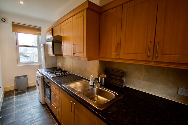 3 Bed Flat Brixton Road  Main Photo
