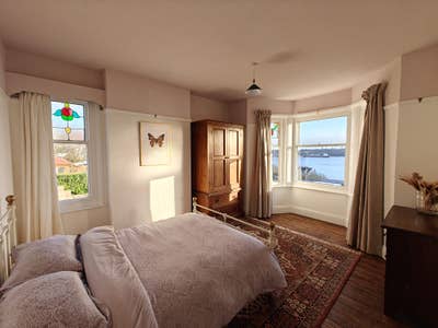 Rooms on sea front Main Photo