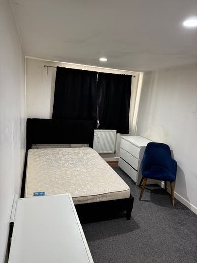 Ensuite Room Available Main Photo