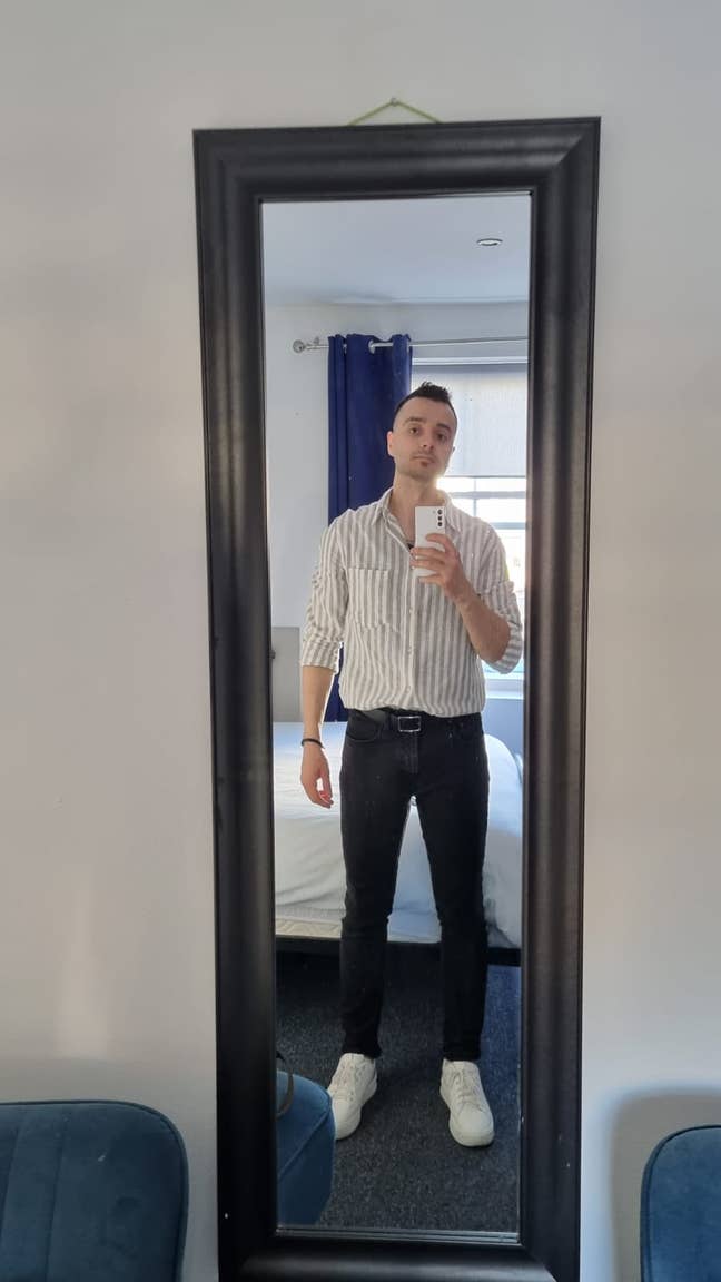 Seeking a tidy room with sociable flatmates Main Photo