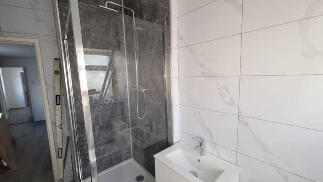 2 Bedrooms for working professionals/students Main Photo