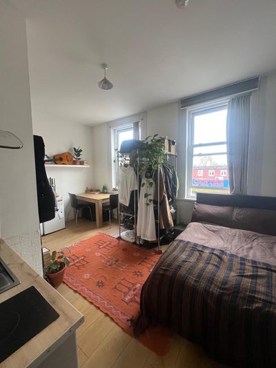 Smart & Sleek Studio Flat in Stoke Newington Main Photo