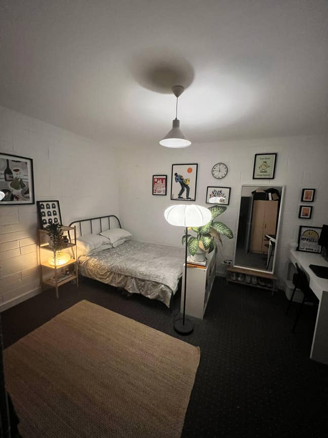 Large Room, Gated complex, Parking, Furnished  Main Photo