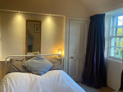 Nice bright ensuite room in historic house Main Photo
