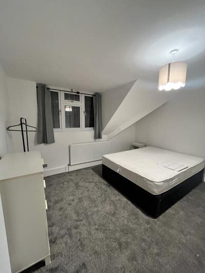 Newly Refurbished Double Rooms @ Cavendish Place Main Photo