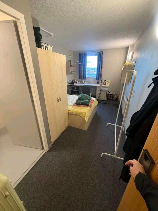 Modern Ensuite in Manchester city center Main Photo