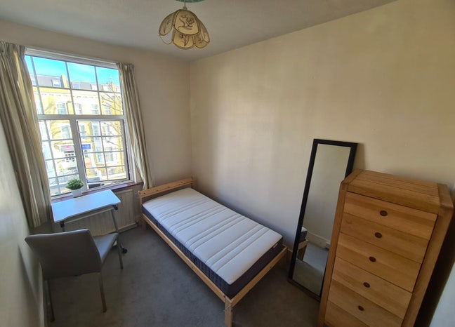 Cozy single room - great location  Main Photo