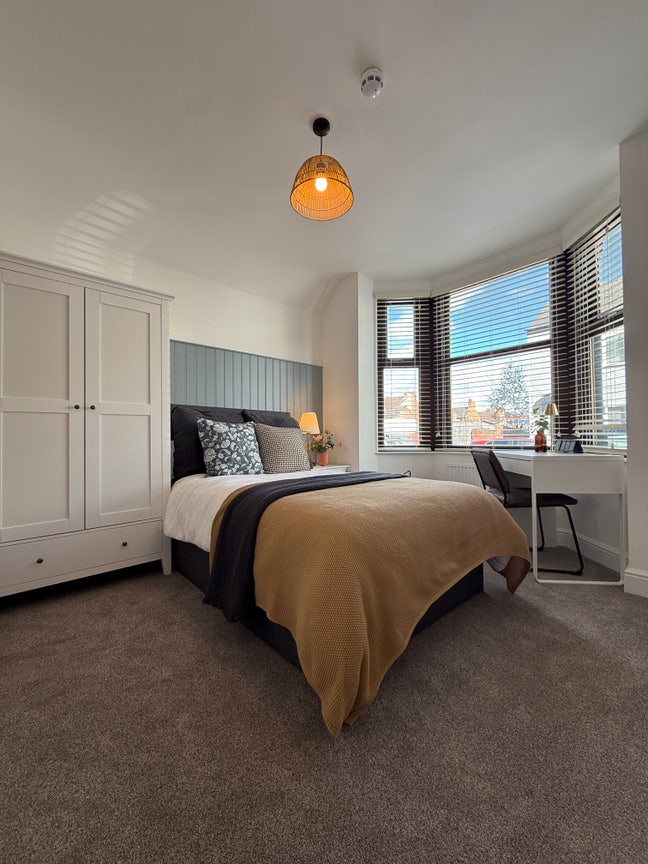 Professional Houseshare - Lodge Rd Main Photo