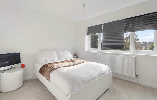 2 rooms with en-suite and garden  Main Photo