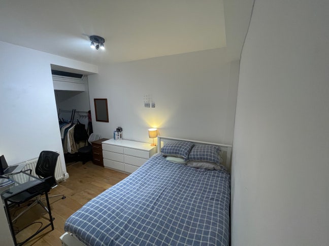 Spacious Double Room in a Friendly House Main Photo