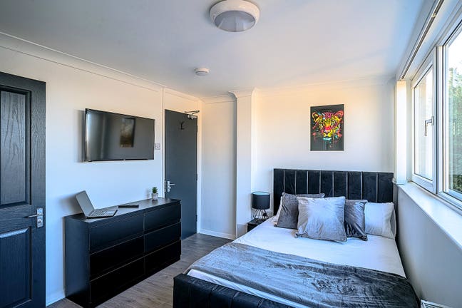 Shire, Driveway, Smart Tv, Sofa, Ensuite, Garage  Main Photo