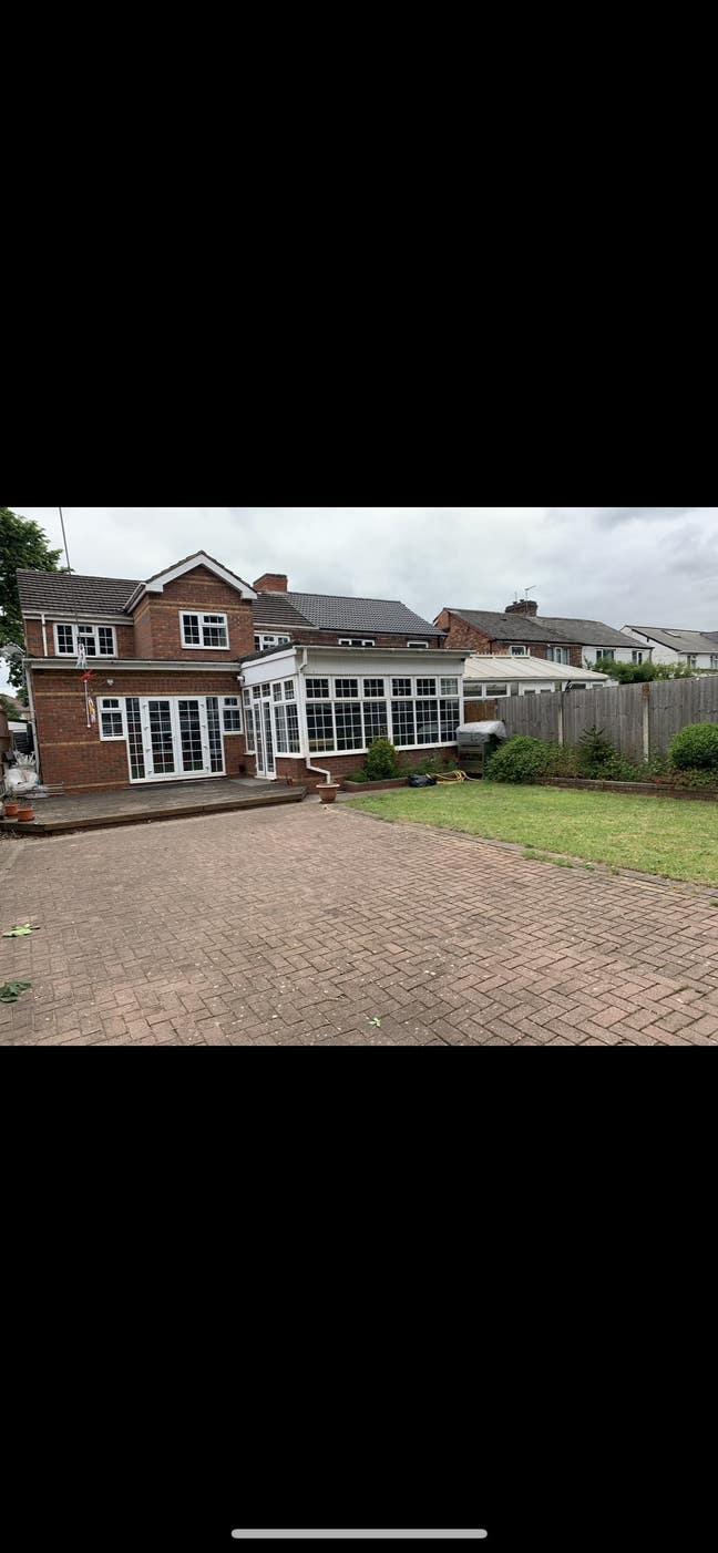 Single extended room available for female occupant Main Photo