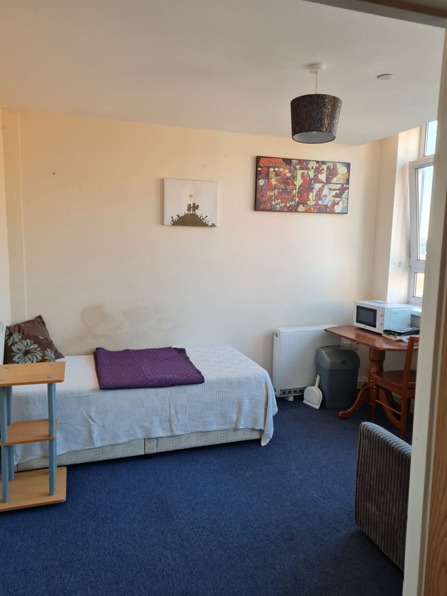 Spacious room in shared apartment. Main Photo