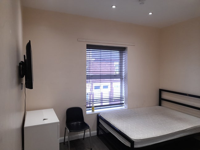 ST4/Shelton. Double Ensuite + Fridge + TV!! Main Photo