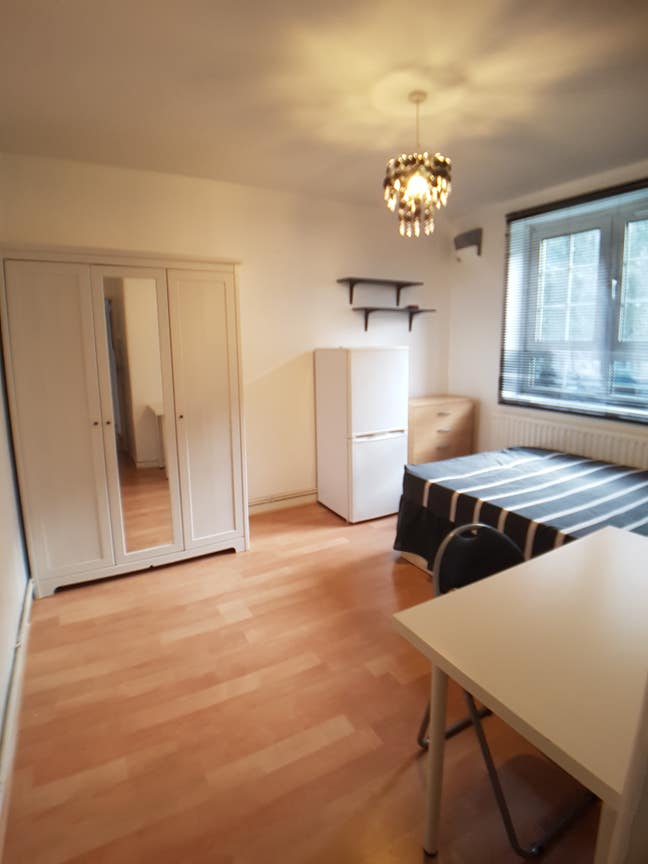 Xxxl Rooms with Balcony 5Min to Aldgate St !!! Main Photo