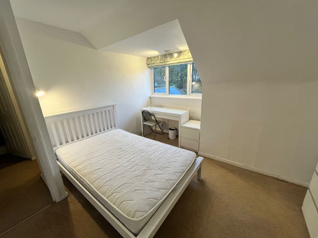 Double Bedroom Available in Otterbourne! Main Photo