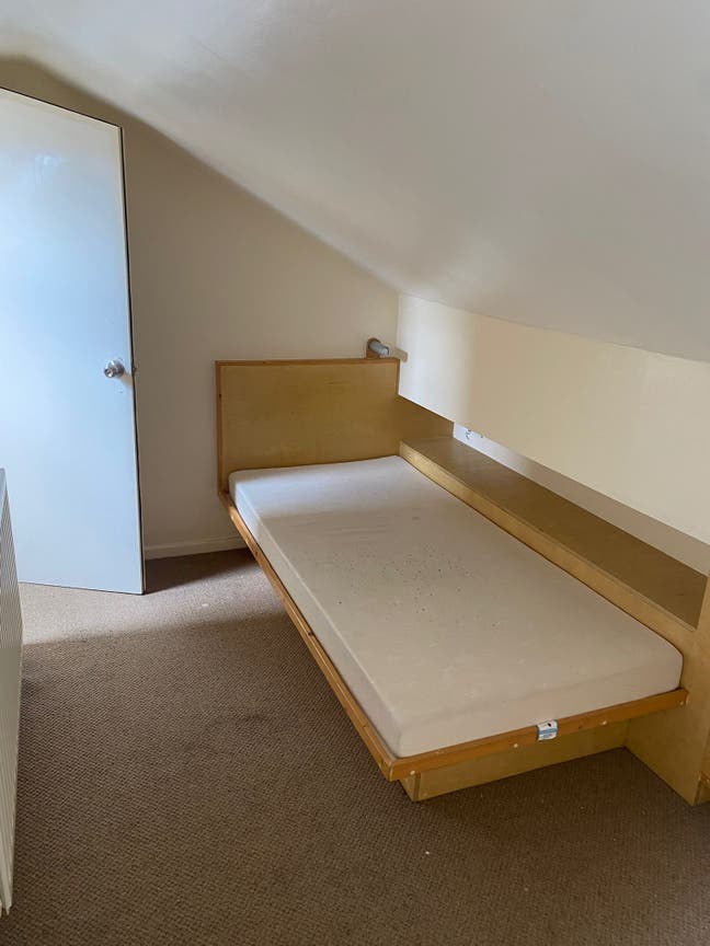 Room to rent/ shared 4 bed accommodation/ 2 bathro Main Photo
