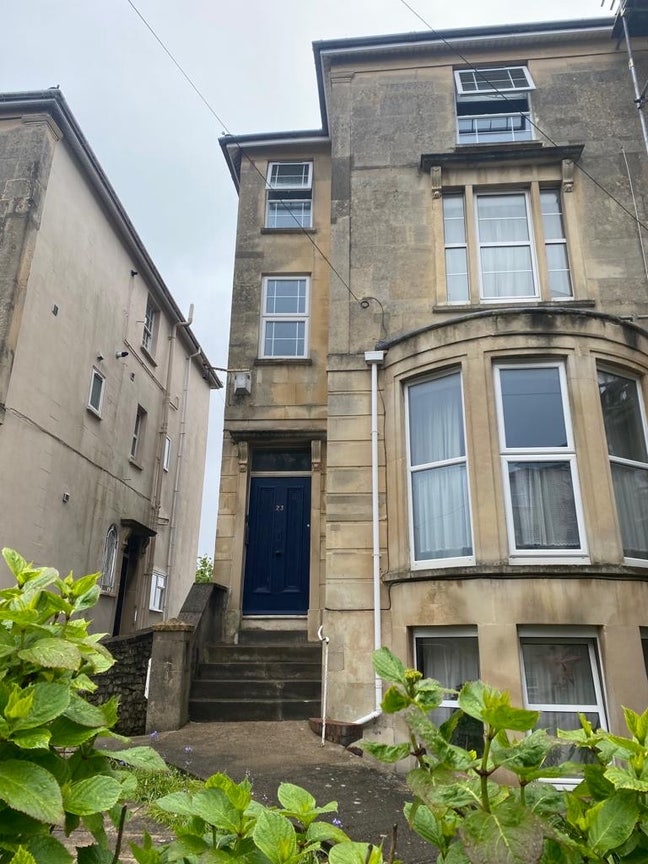  1 bed flat with lovely views over Bristol Main Photo