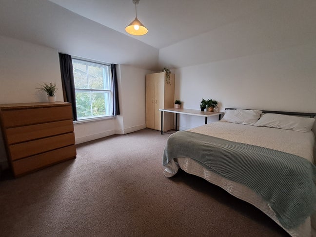 Beautiful rooms in town center Main Photo