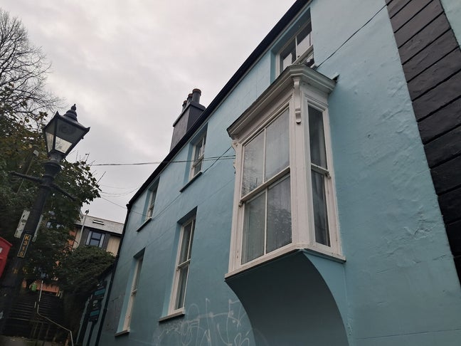 Beautiful rooms in town center Main Photo