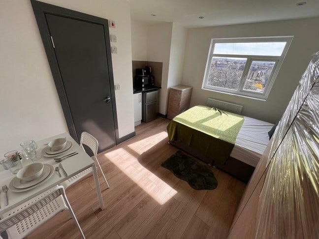 🏡 Studio Flat to Let in Streatham -  Main Photo