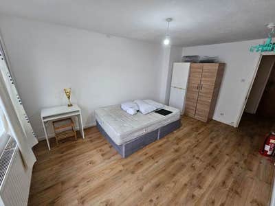 Spacious Double Rooms - Prime Location - Bow, E3 Main Photo