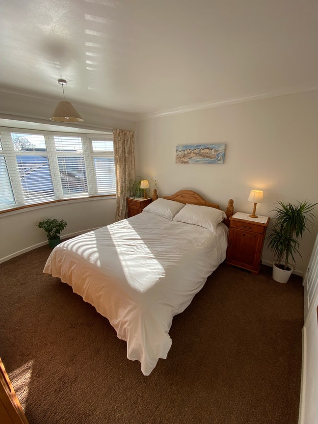 Sunny Large En-suite Room in private house  Main Photo
