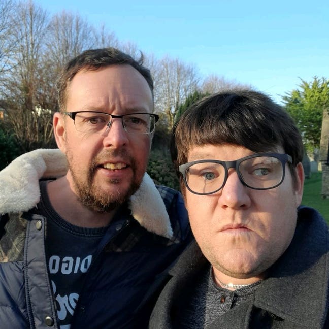 2 professionals Main Photo