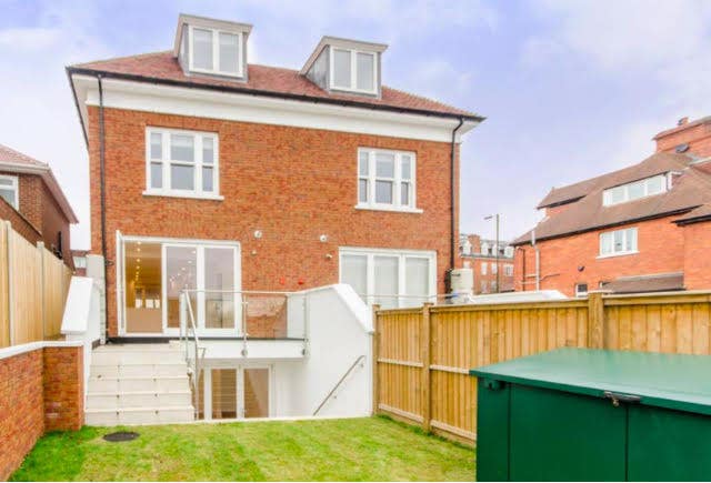 Spacious Double Room in Wimbledon Main Photo