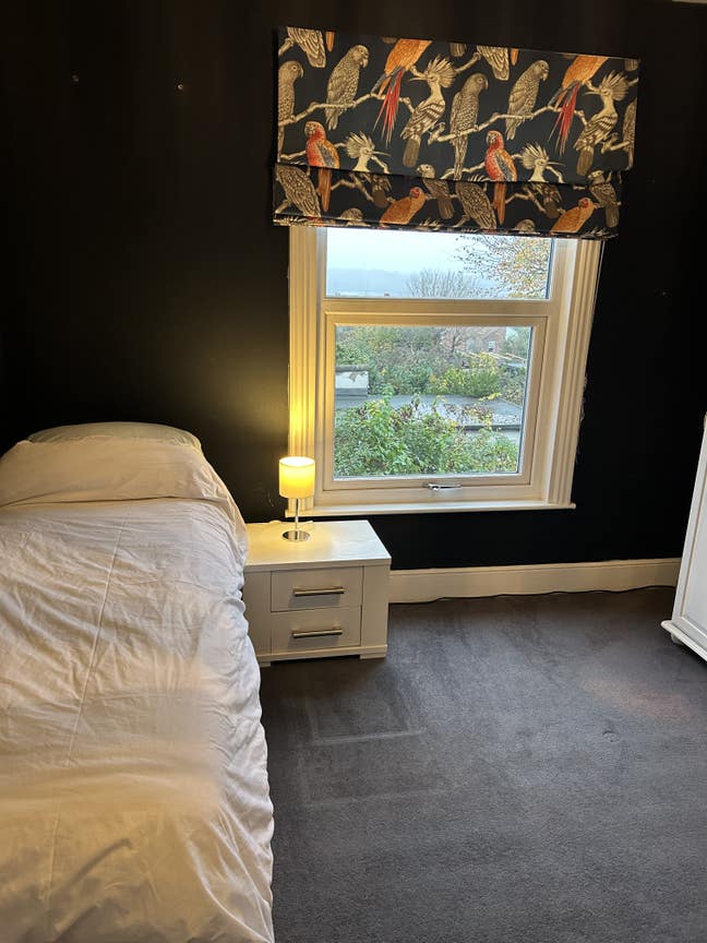 Room to rent in lovely family home - females preferred Main Photo