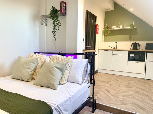 Newly Refurbished Studio-Style En-Suite Rooms | Bi Main Photo