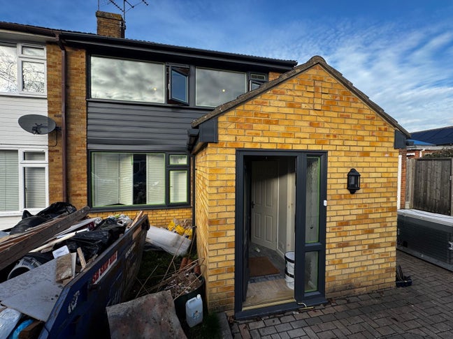 Stunning newly refurbsihed three bedroom house  Main Photo