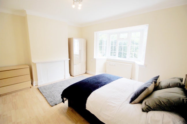 ⭐️ Best option for young female, wholesome home🏡 Main Photo