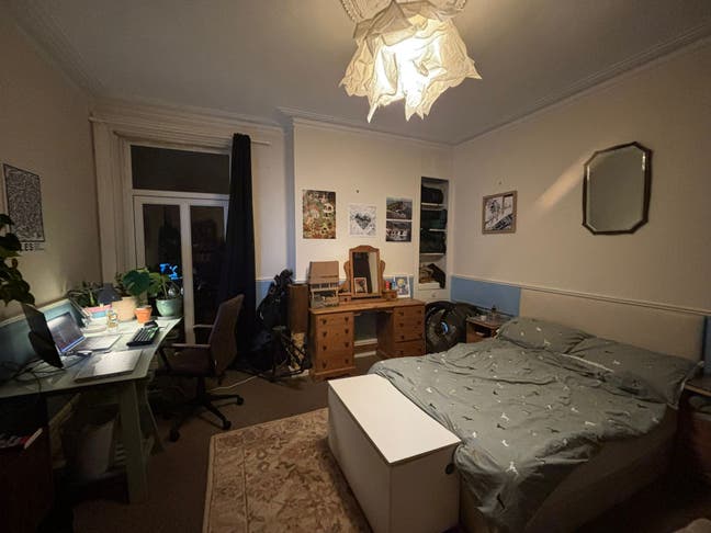 Ground floor double bedroom - Bishopston Main Photo