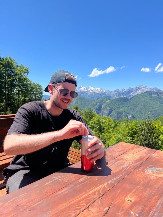 Professionals looking to join a houseshare Main Photo
