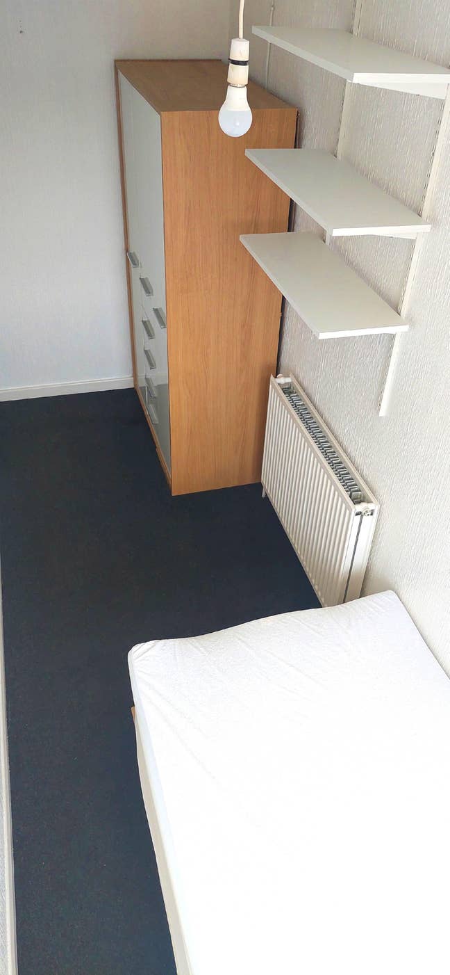 Single room £540 inc bills 3 mins town Welcoming.  Main Photo