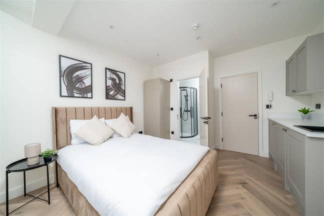 Studio in large house on Sherwood Avenue  Main Photo