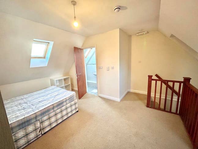 Double Rooms Easy Access To Hospitals & Station  Main Photo